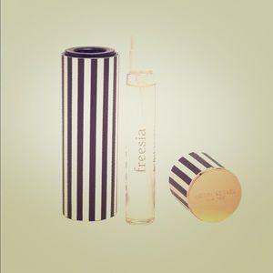 NWT Henri Bendel Iconic Stripe Travel Set